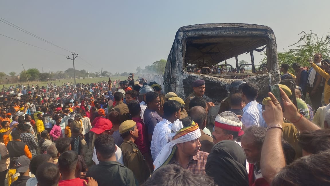 Ghazipur bus fire People kept shouting to save bus kept burning see photos