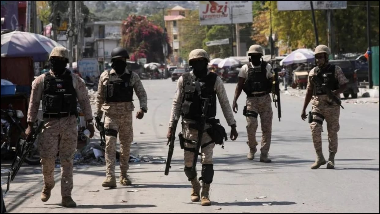 Haiti violence civil war US military airlifts embassy personnel news in Hindi