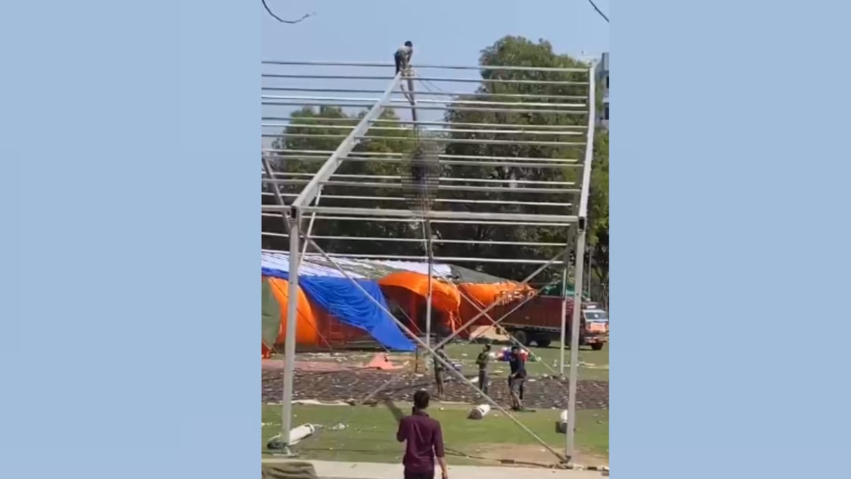 A labourer tries to commit suicide in Lucknow University.