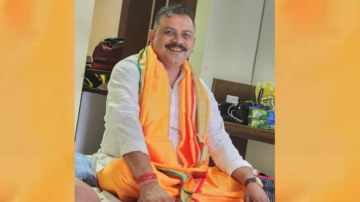 Real estate businessman found dead in his cabin in Lucknow.