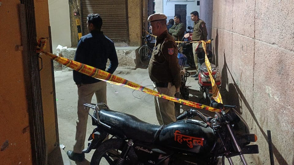 father and son murder case in Malviya Nagar 70 knife attacks on father and 40 knife attacks on son