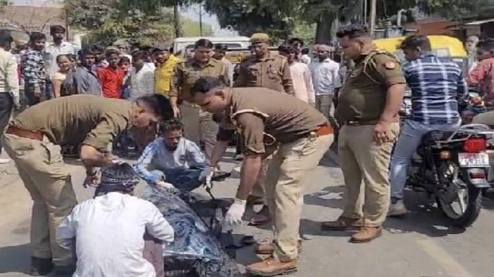 Dead body of young man found in drain in Firozabad Police trying to identify young man