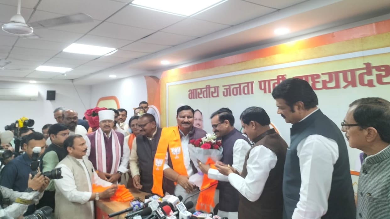 MP Politics Congress to Face Major Blow Former MLA Leaders to Join Bjp Bhopal News in Hindi