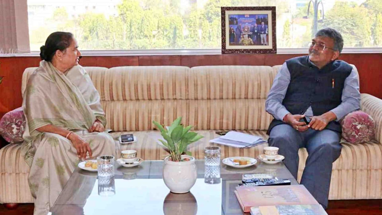 Dausa News: MP Meena demands from railway officials for expansion of facilities