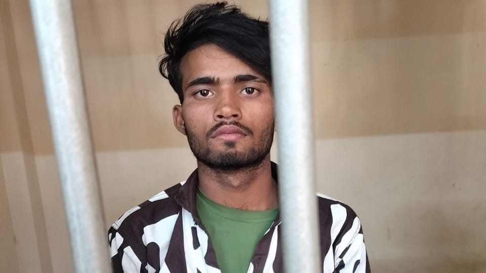 police caught rangbaaz accused in agra up news