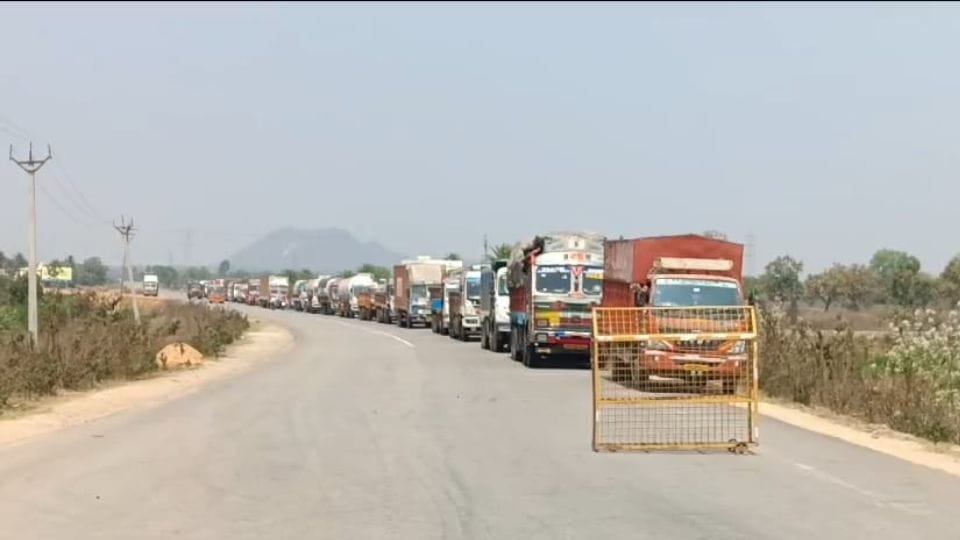 ग्रामीणों ने किया चक्काजाम