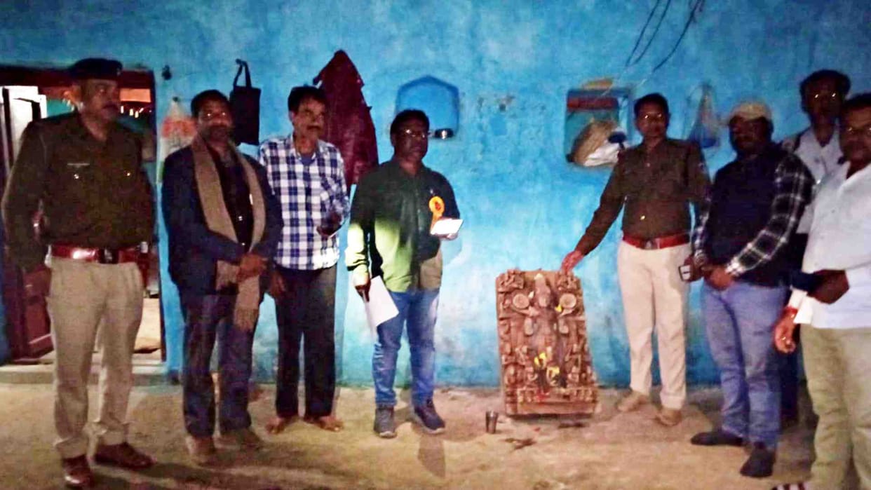 Anuppur: Statue of 10th century Sun God found in a farmer's field in Pakaria village.