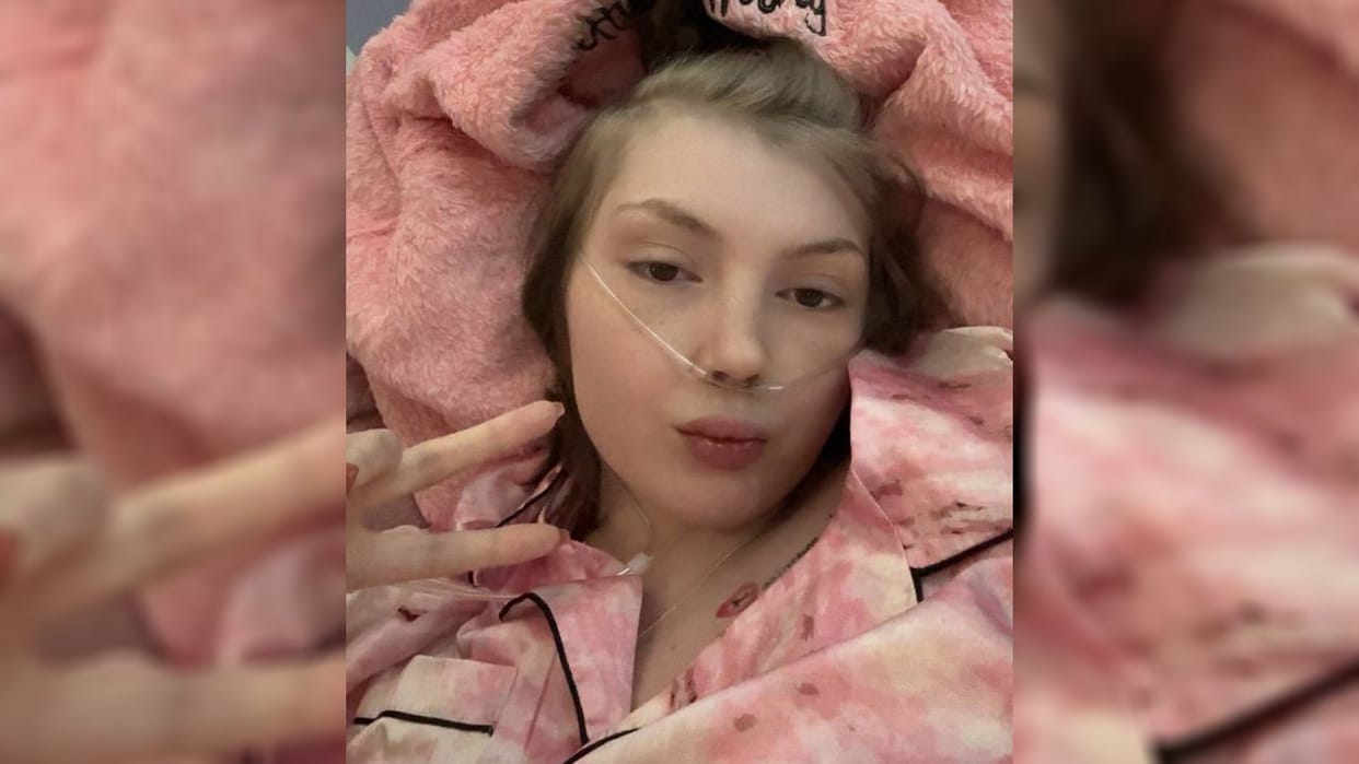 Leah Smith Passed Away at age of 22 she was suffering from rare cancer Ewing Sarcoma