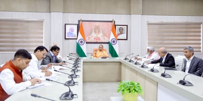 Jal Jeevan Mission: सीएम योगी ने की जल जीवन मिशन की समीक्षा, बोले- 2.12 करोड़ परिवारों को मिलने लगा शुद्ध पेयजल CM Yogi Adityanath reviewed the Jal Jeevam Mission plan in Lucknow.