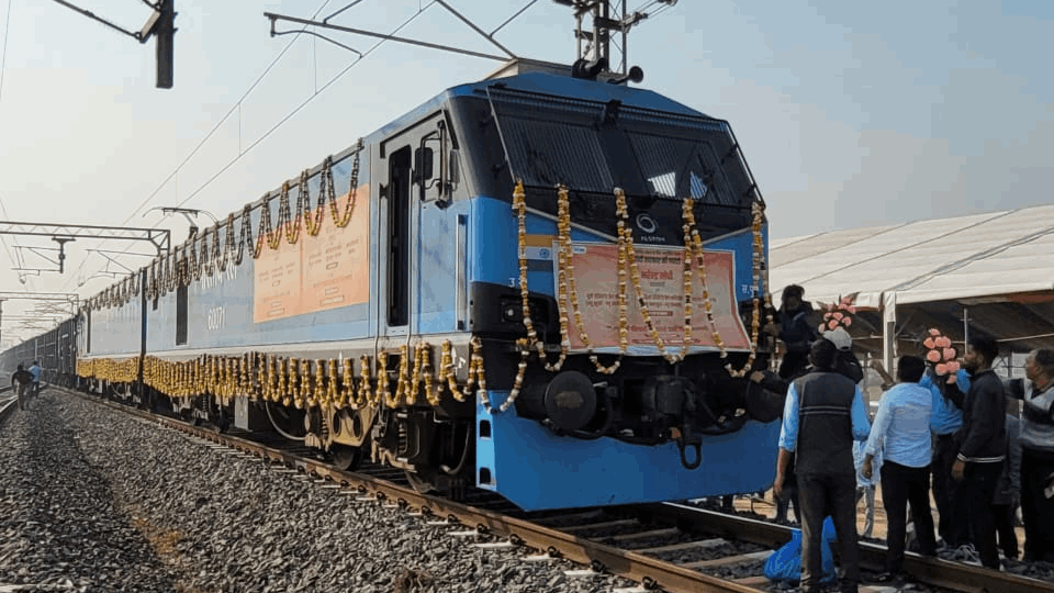 goods train ran on dedicated freight corridor After the inauguration of the Prime Minister in Khurja