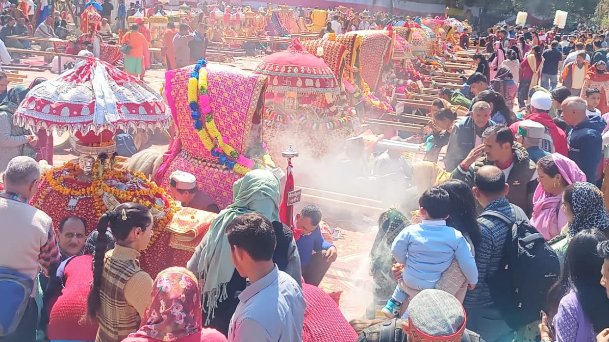Mandi Mahashivratri Festival: Dev Lok descended in Paddal, hundreds of Gods and Goddesses were seen at one pla