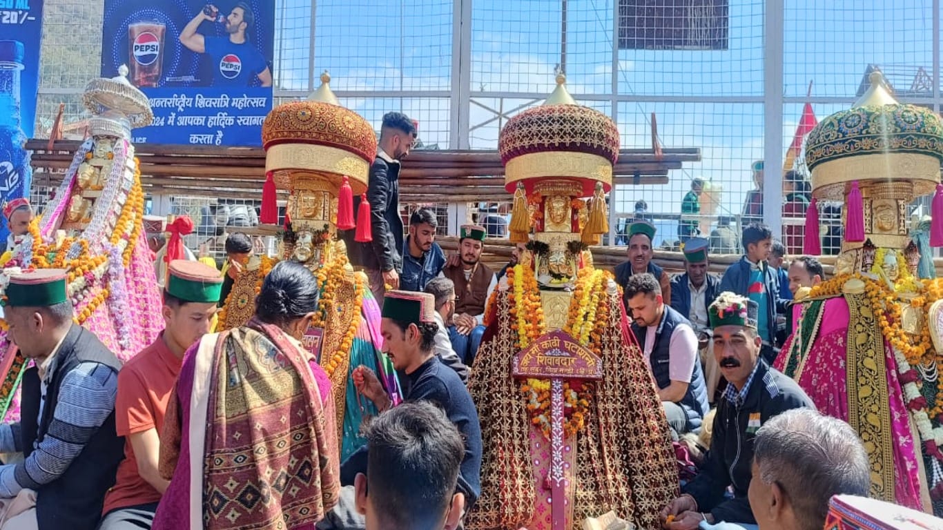 Mandi Mahashivratri Festival: Dev Lok descended in Paddal, hundreds of Gods and Goddesses were seen at one pla