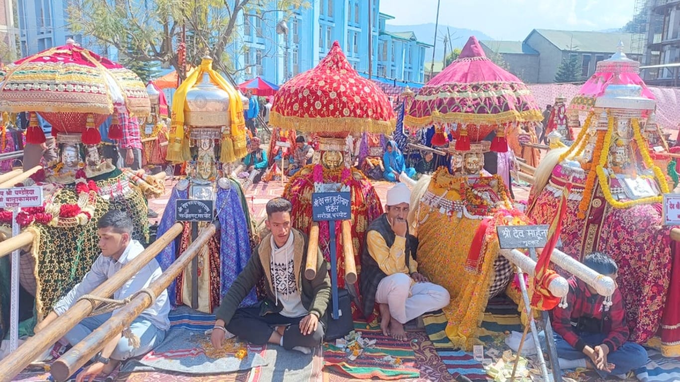 Mandi Mahashivratri Festival: Dev Lok descended in Paddal, hundreds of Gods and Goddesses were seen at one pla