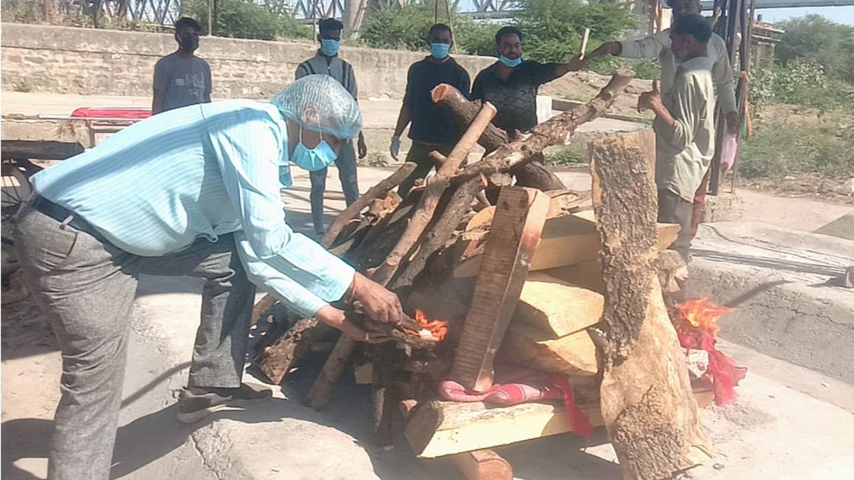 Mandsaur: Laila left Majnu, brothers refused to perform last rites and social workers took responsibility