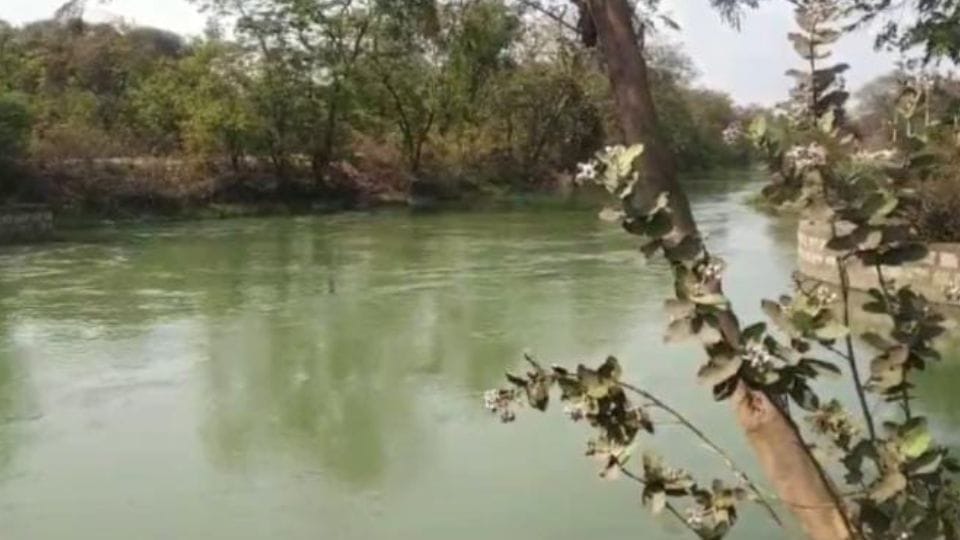 Dead body of girl missing for three days found in canal in korba