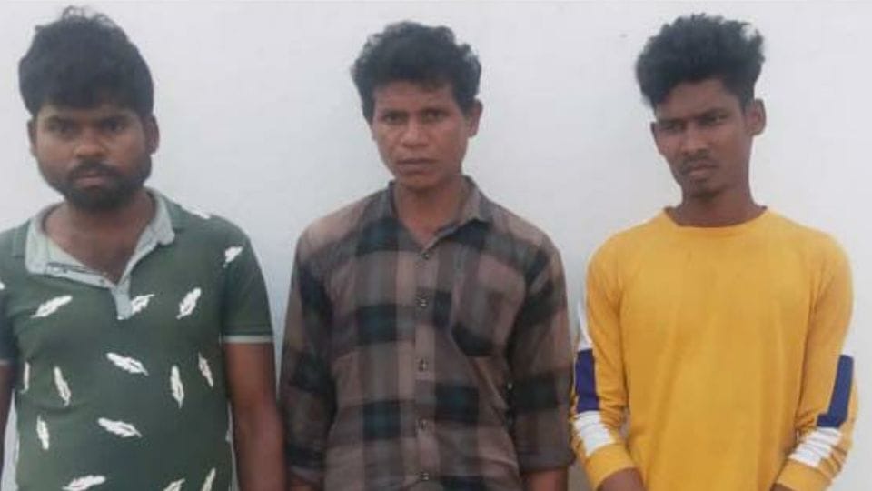 Soldiers arrested three rewarded Naxalites in Bijapur