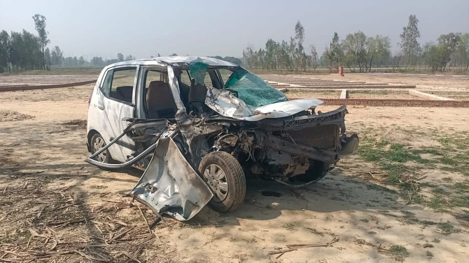 Uttarakhand News: two dead after car collides with trolley parked on the road in Rampur