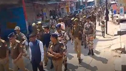 alert in Etah after the implementation of CAA DM and SSP marched on foot with the police force