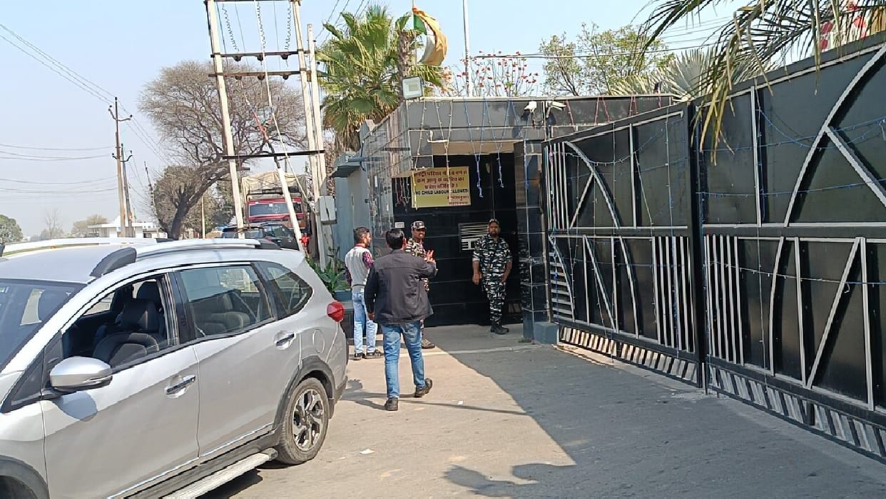 ED raid in Sonipat, Team raided liquor factory, 12 officers are checking records