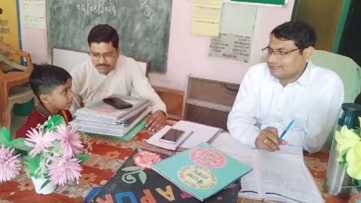 Deputy Collector inspected Jaitapur English Medium School