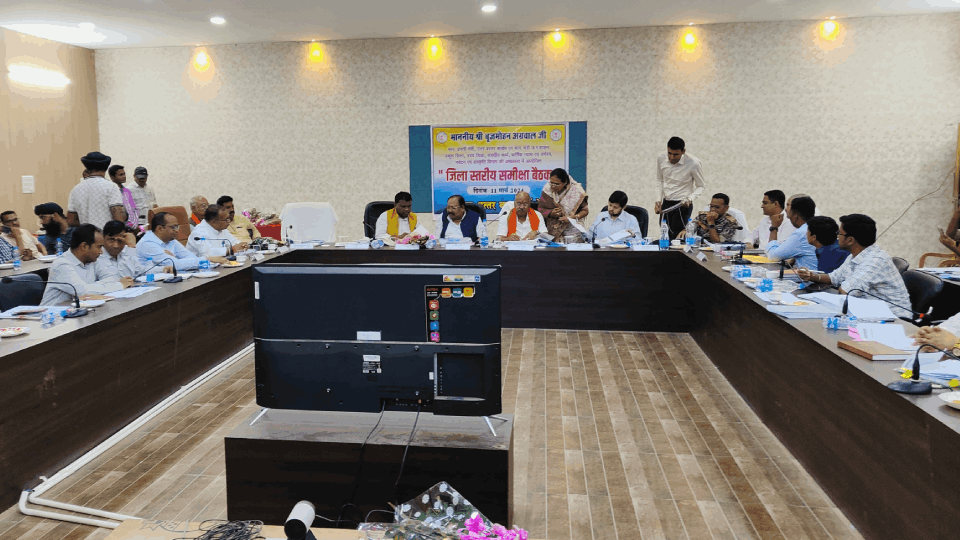 Minister Brijmohan Agrawal reprimanded officials over delay in development works In Kanker,