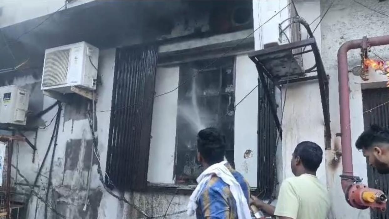 Fire broke out due to short circuit in Aggarwal Diagnostic Center
