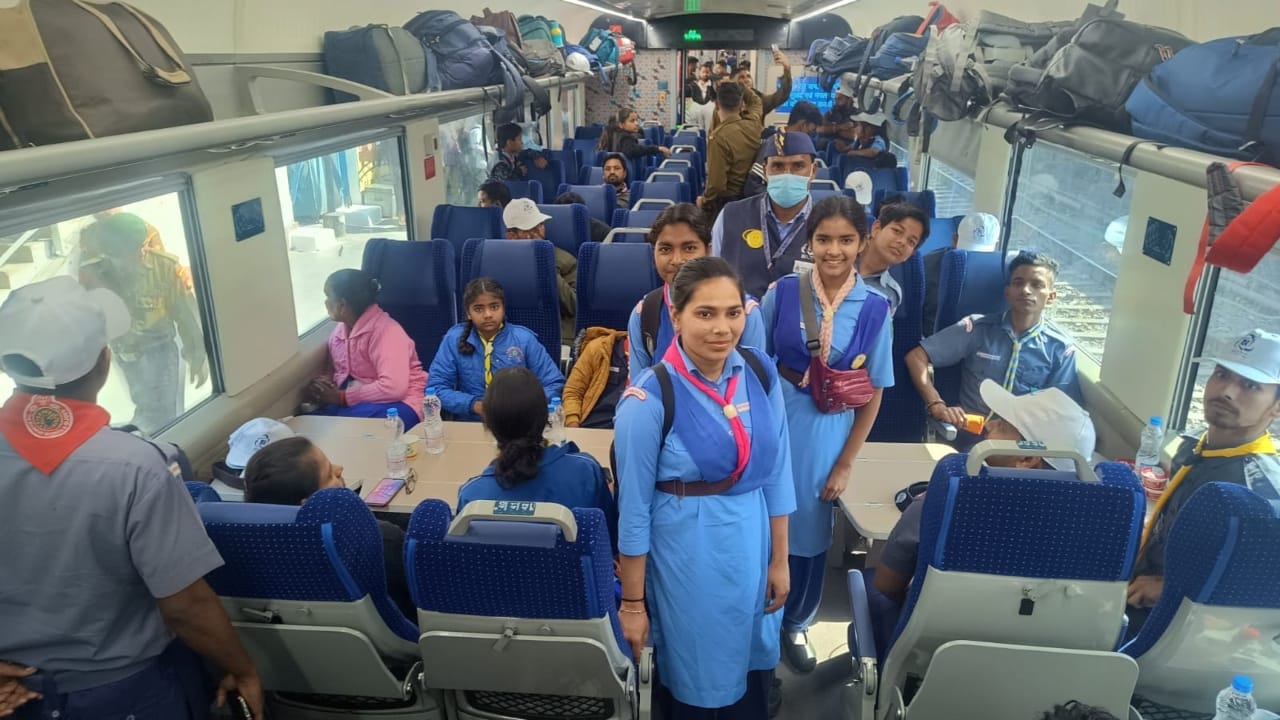 Vande Bharat Express from Dehradun reached Bareilly Junction