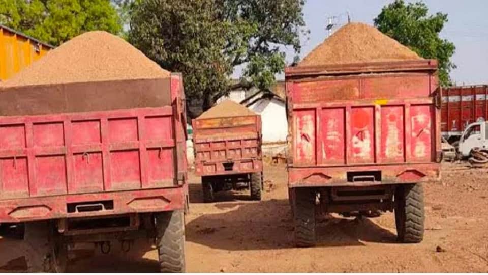 Mining officer said cannot see sand transport 24 hours in Baloda Bazar