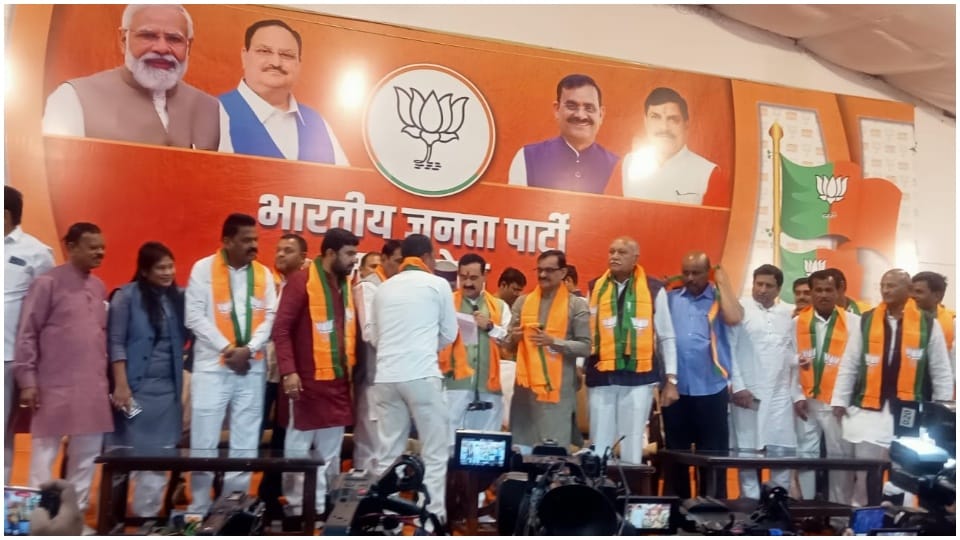 Former Chaurai MLA Chaudhary Gambhir Singh joins BJP in Bhopal Hindi News