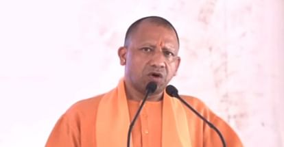 CM Yogi in Unnao, Unveiled the statue of martyr Gulab Singh Lodhi, inaugurated 103 schemes