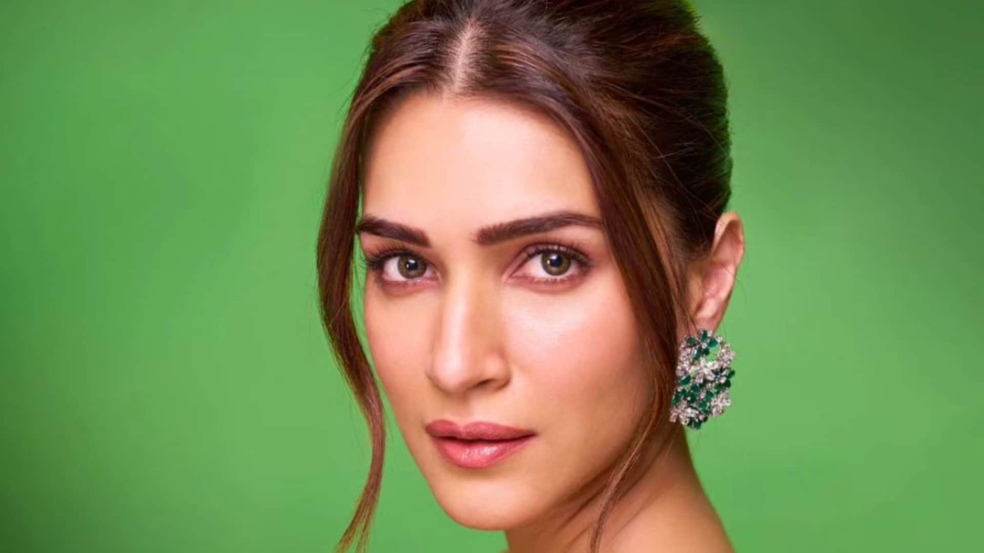 Is Kriti Sanon dating Kabir Bahia Crew Actress Viral picture from London increased the stir details inside
