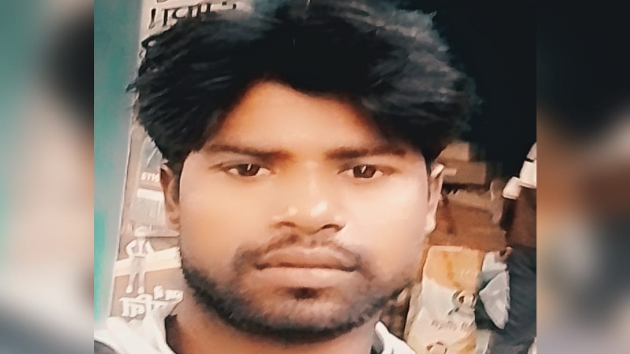 man died and nine injured due to car collides with trolley full of sugarcane in Pilibhit
