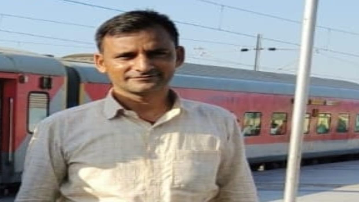 Teacher going to school fell ill in the bus