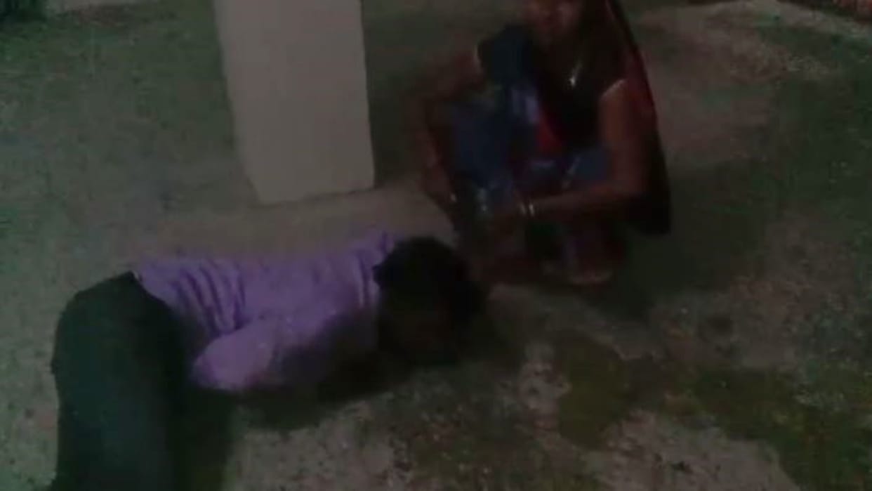 Tikamgarh Farmer consumed poison in Collectorate police took him to hospital when his condition worsened