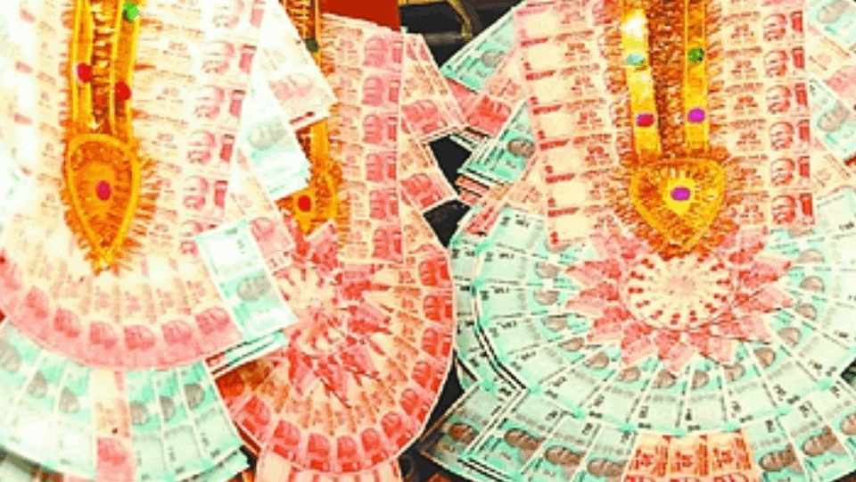miscreants snatched 50 thousand currency notes from groom neck In Shahdara