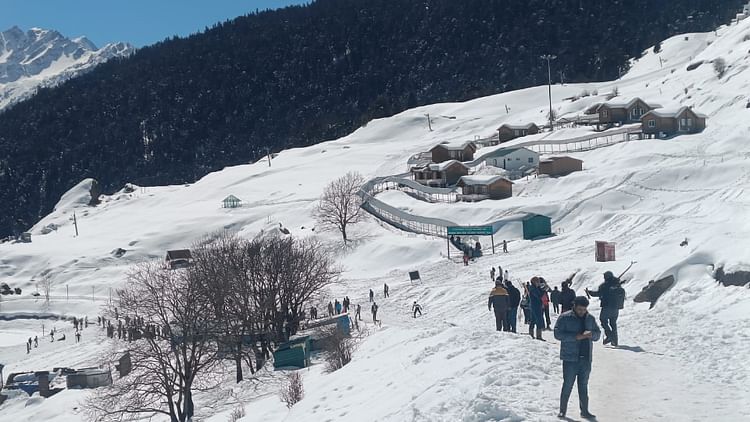 Uttarakhand Weather: Auli Covered With Heavy Snow Huge Crowd Of Tourist ...