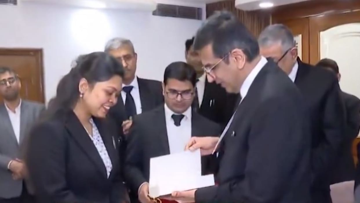 Chief Justice of India felicitated Pragya the Daughter of Tea Seller
