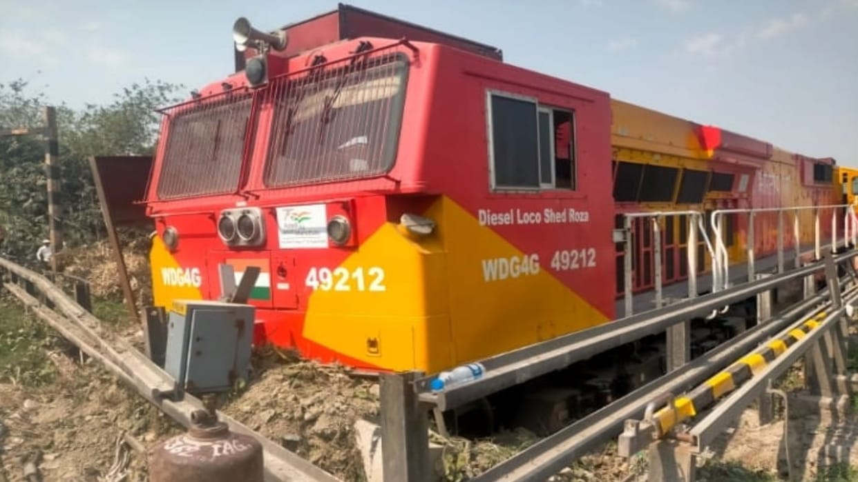 Bihar News Major Rail Accident in Samastipur Two Loco Pilots Suspended Engine Derails