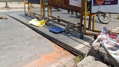 Bearing of 57 year old Shastri bridge slipped, people are facing traffic jam due to one way traffic.