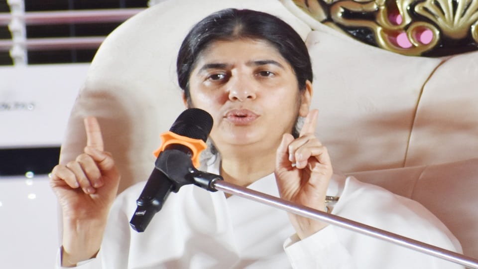 Gorakhpur : motivational speaker BK Shivani told the password of infinite peace and happiness