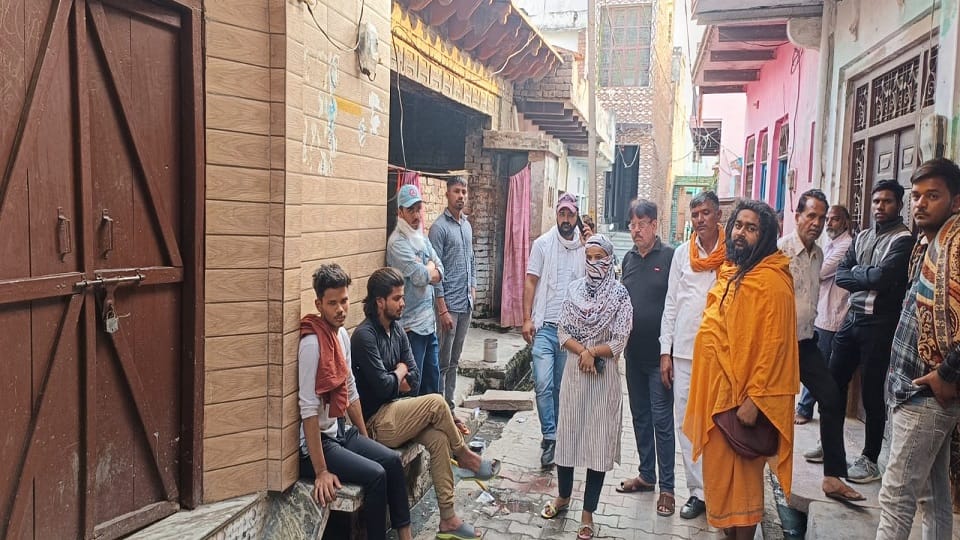 girl reached Govardhan with Hindu youths created ruckus at Rashid's house