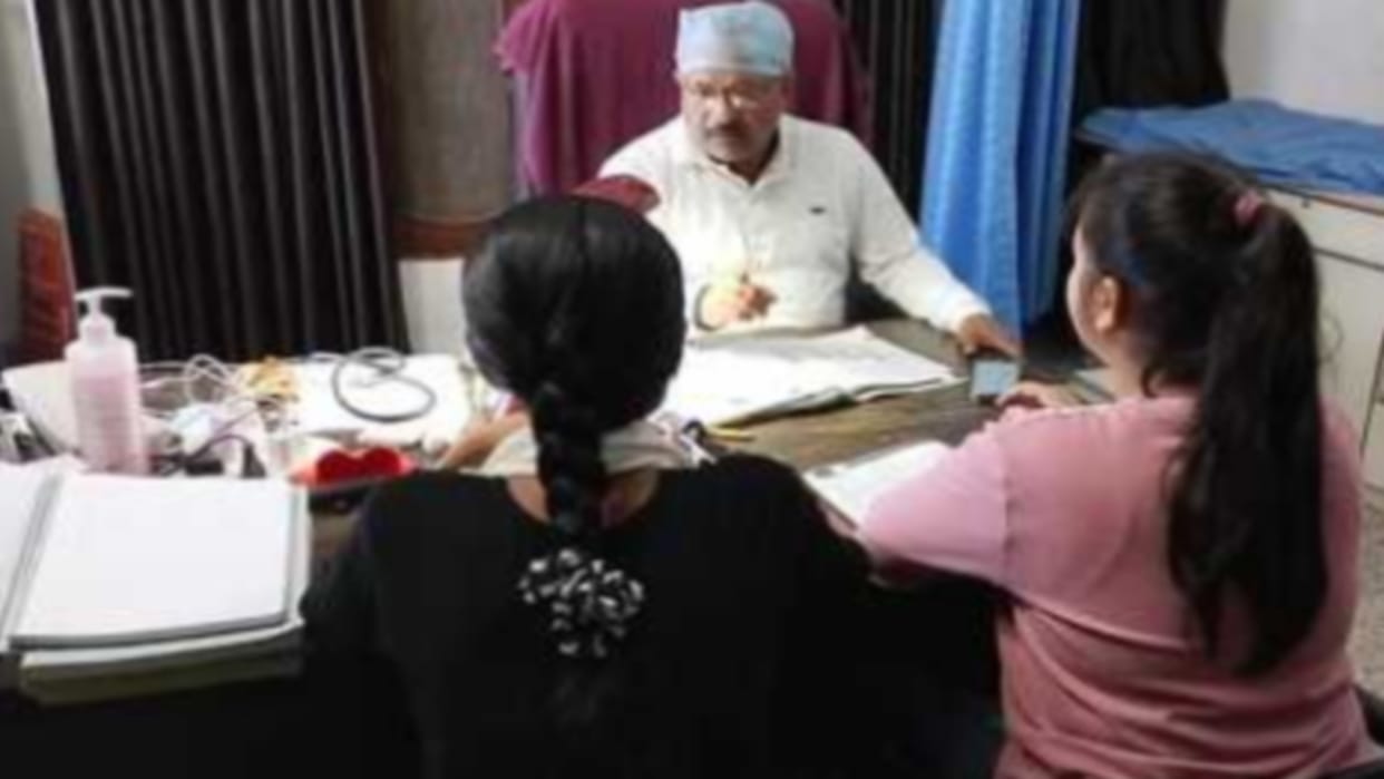 Doctor who passed NEET again with his daughter started free coaching