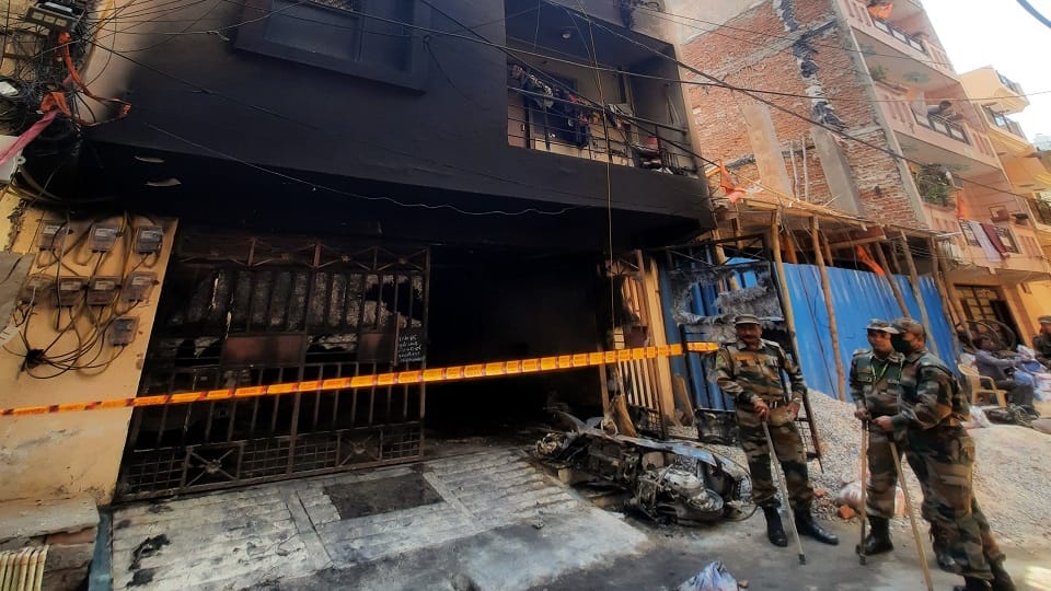 Four people died several injured in Geeta Colony fire