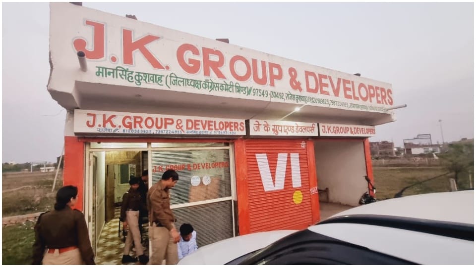 Gambling being played in office of Congress District President in Gwalior