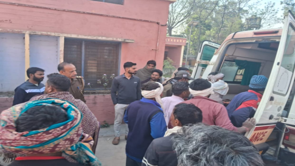 Muzaffarnagar: Pickup collides with e-rickshaw, two dies, five injured including driver
