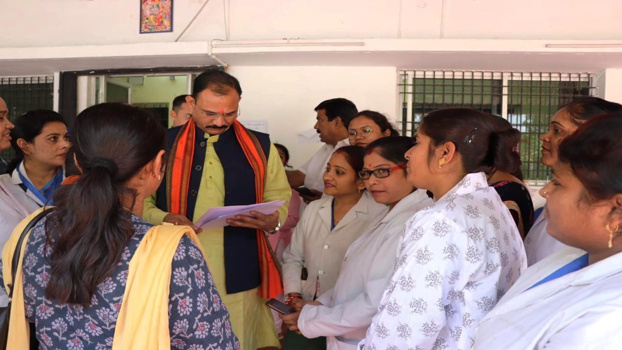 Health contract workers of Chhattisgarh can become regular: Salary will increase by 27%, Health Minister assur