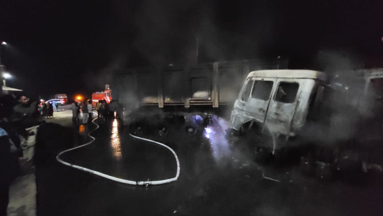 Two dumpers collided on the highway, burnt to ashes, driver and helper burnt to death, two km long jam
