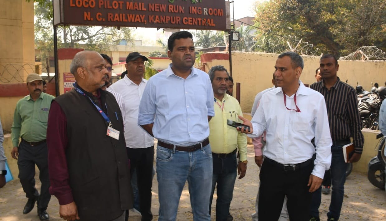 Inspection of DRM at Central Station, temper rises after seeing dirt in loco pilot lobby, officers scolded