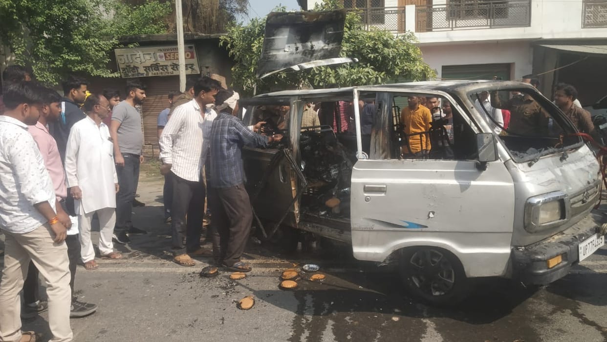 Fire broke out due to short circuit in the van, people allege  accident happened while refilling gas, driver i
