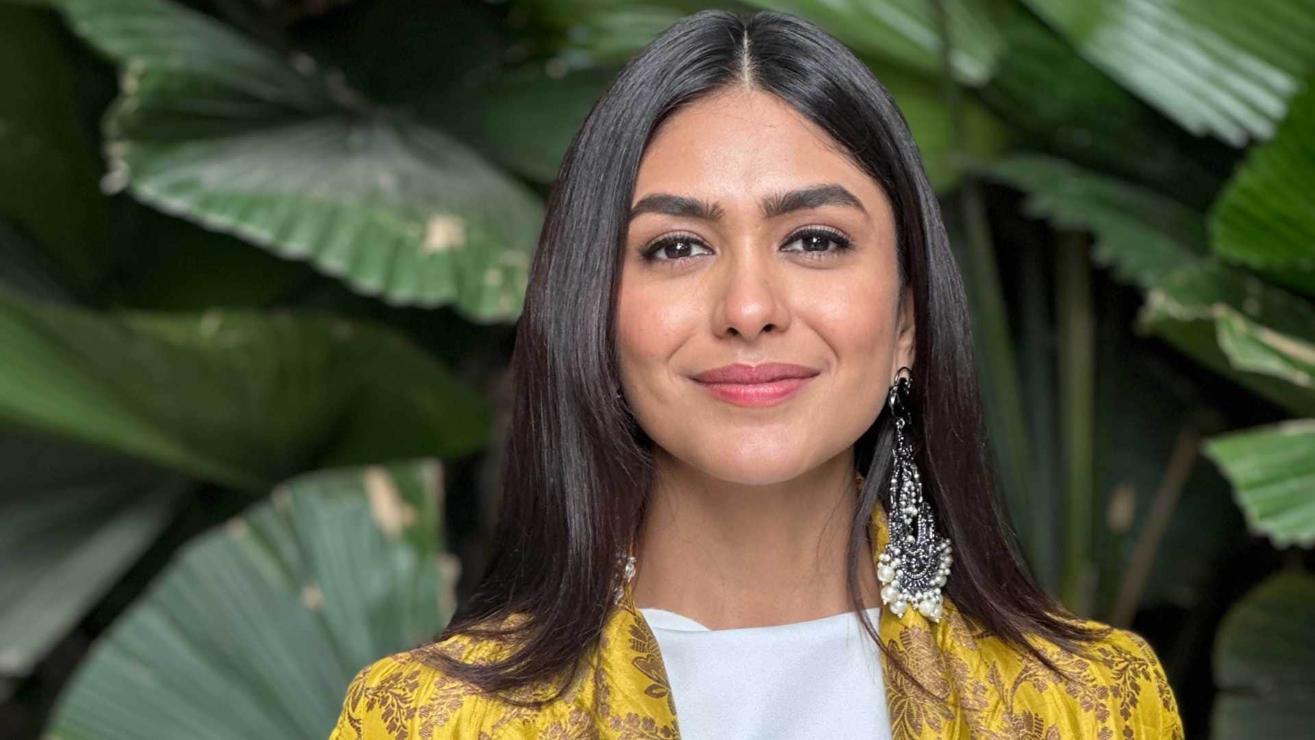 Mrunal Thakur avoids brands spend only 2000 on clothes family actress big revelation in limelight
